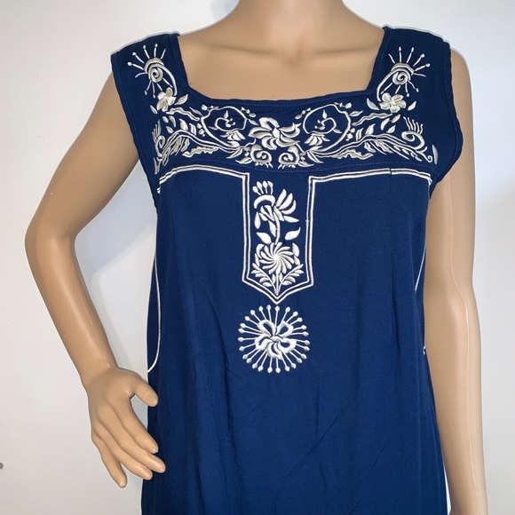 Escapada Embroided Foral Dress - Picture 6 of 8